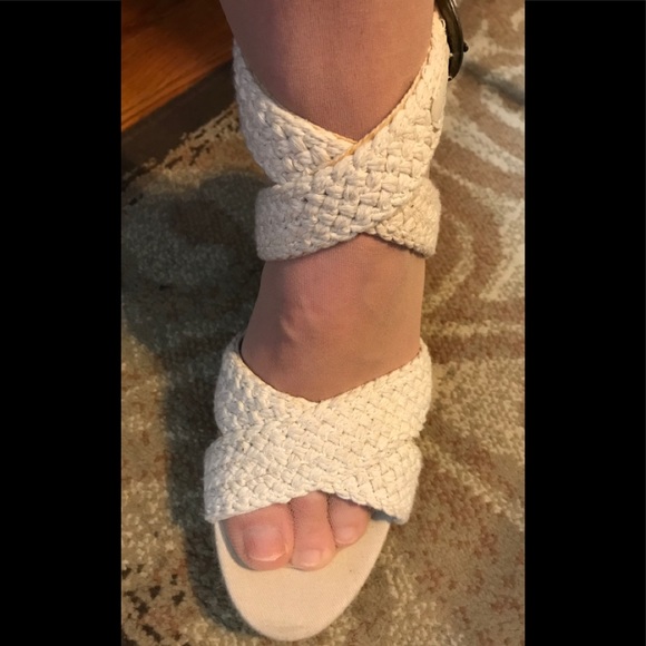 Old Navy Wedges Criss Cross Buckles Size 9 - Picture 1 of 5